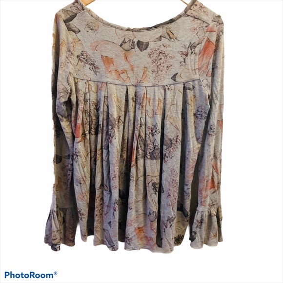 ⭐️ Chaser Gray Floral Peplum Bell Sleeve Blouse - Picture 3 of 6